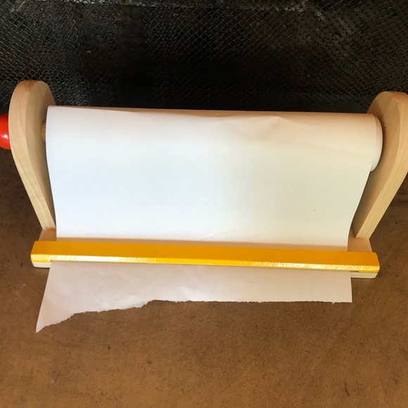 Alex Toy vintage Children’s wooden paper dispenser with extra roll of paper toy - Picture 3 of 7